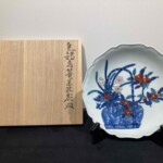 十三代今右衛門 作『色鍋島篭花絵額皿』 ｜骨董品買取 緑和堂