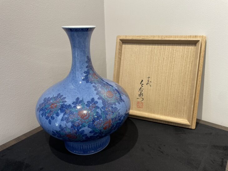 十三代 今泉今右衛門作 『色絵吹墨花草文花瓶』 ｜骨董品買取 緑和堂