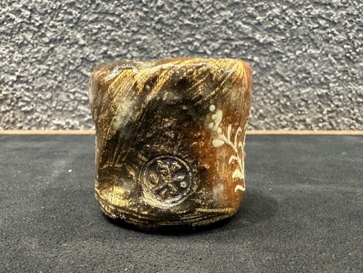 十代楽吉左衛門 旦入 作「赤楽 翁草画 蓋置」 ｜骨董品買取 緑和堂