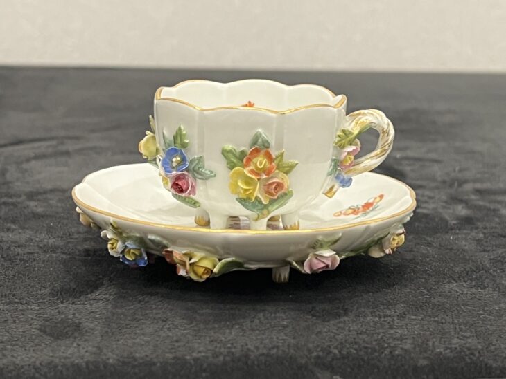 MEISSEN マイセン窯『花飾カップ＆ソーサー』 ｜骨董品買取 緑和堂