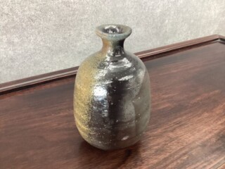 伊勢崎淳 『備前 黒徳利』 ｜骨董品買取 緑和堂