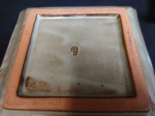 島岡達三 作『地釉象嵌縄文角皿』 ｜骨董品買取 緑和堂