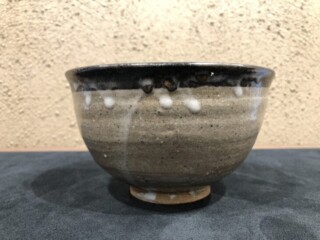 西岡 小十 作『唐津 皮鯨茶碗 』 ｜骨董品買取 緑和堂