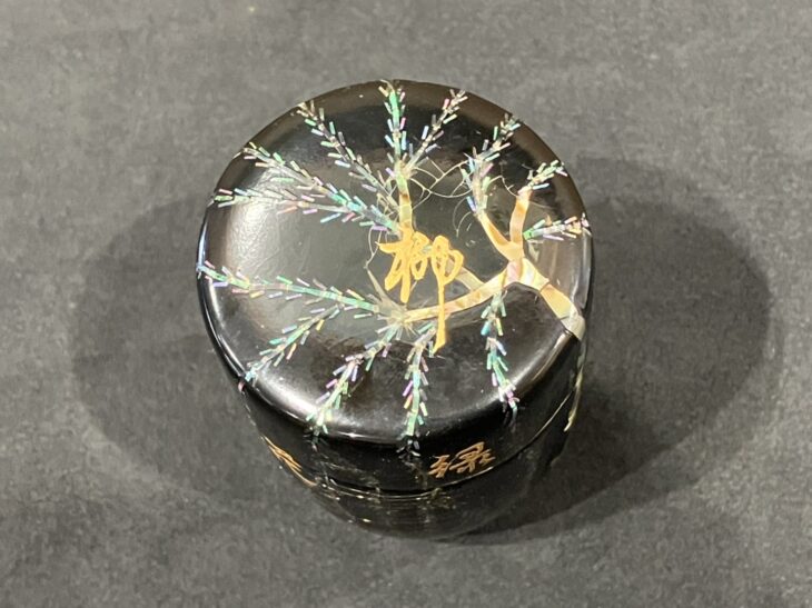 漆工芸『青貝 柳絵 棗』 ｜骨董品買取 緑和堂