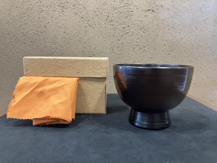 角 偉三郎 作『内根来 合鹿椀』 買取価格相場｜骨董品買取 緑和堂