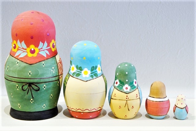 リーザ作 ウッドバーニング マトリョーシカ 5ピース ＜農家の家族＞/12cm