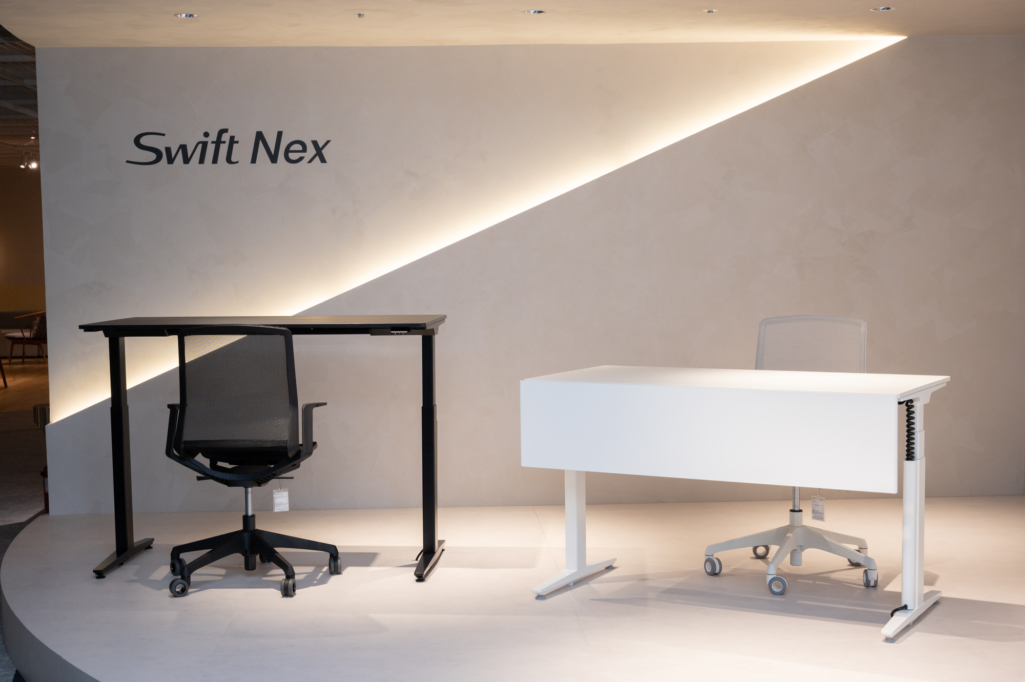 オカムラが新たな電動昇降デスク オフィス普及に本腰 - Impress Watch