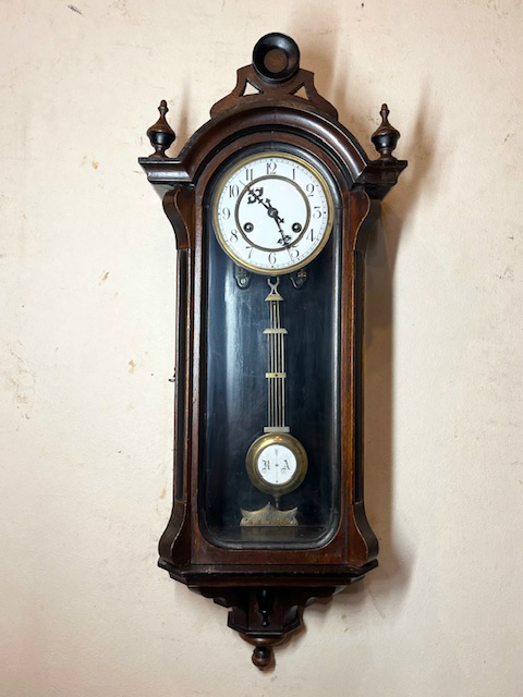 昔懐かしいアンティーク柱時計をお届け|WATERBURY