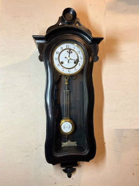 昔懐かしいアンティーク柱時計をお届け|WATERBURY