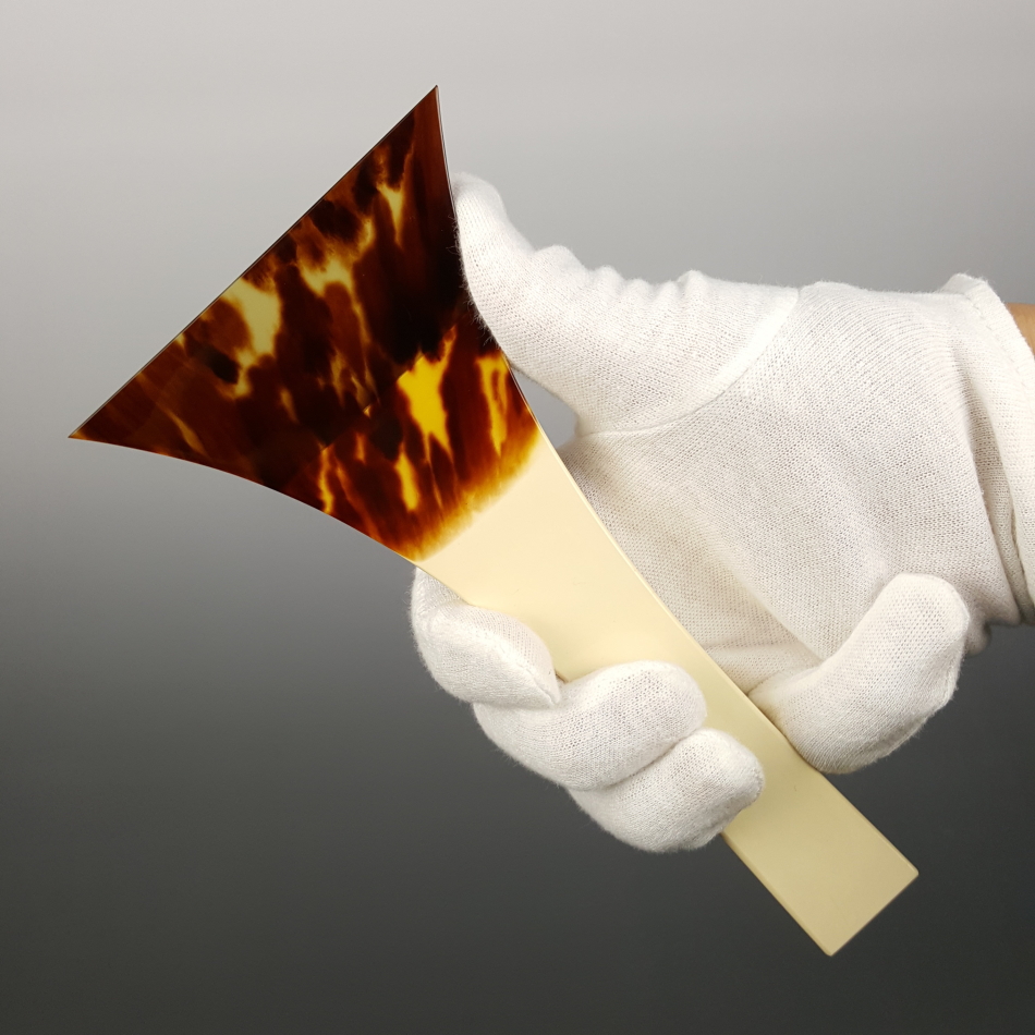 厳選中古品】津軽三味線用鼈甲撥・高山製 TBATI002【和楽器市場】