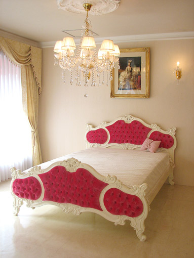 オードリー 女優ベッド ダブルサイズ ベルベット ショッキングピンクの