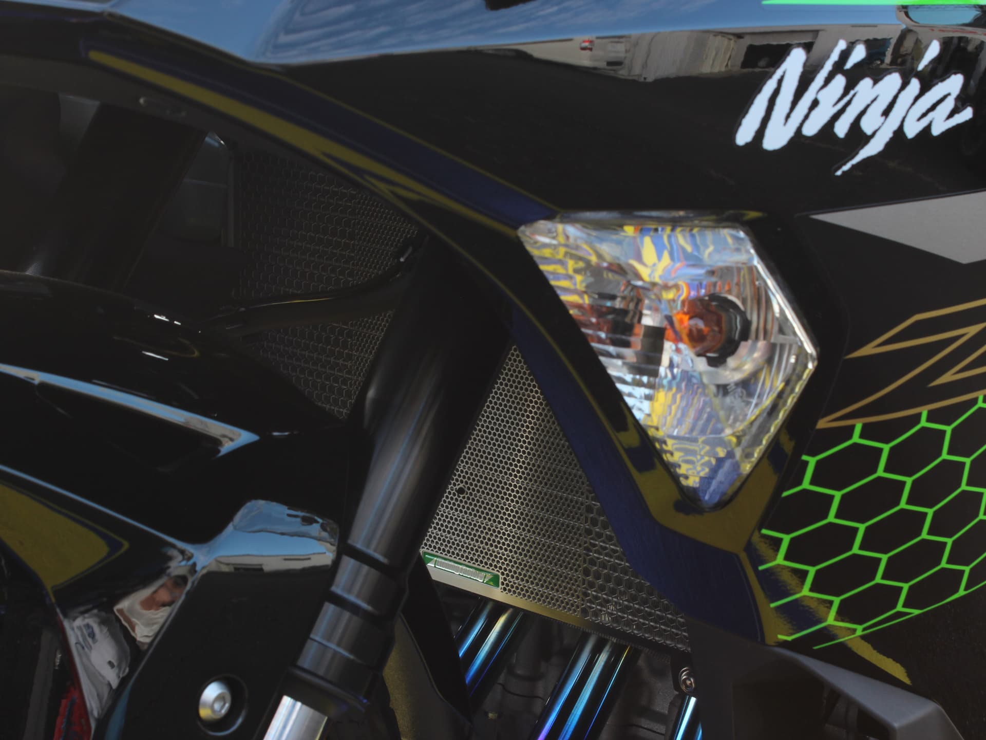 ZX-4R(24~) / ZX-4RR(24~)用ラジエターコアガード