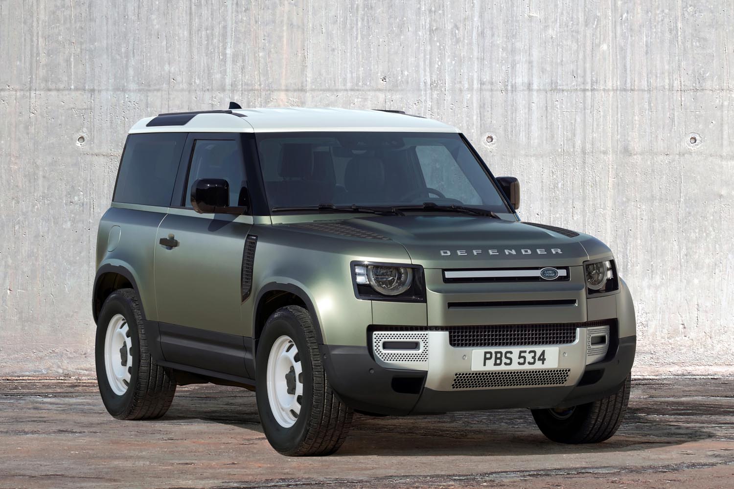 新型「ランドローバー・ディフェンダー」の国内受注がスタート