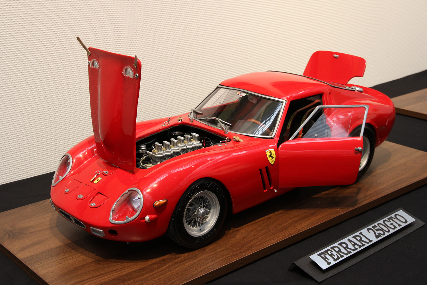 Ferrari木製モデラー 山田健二の世界」の会場から ビジュアル35枚