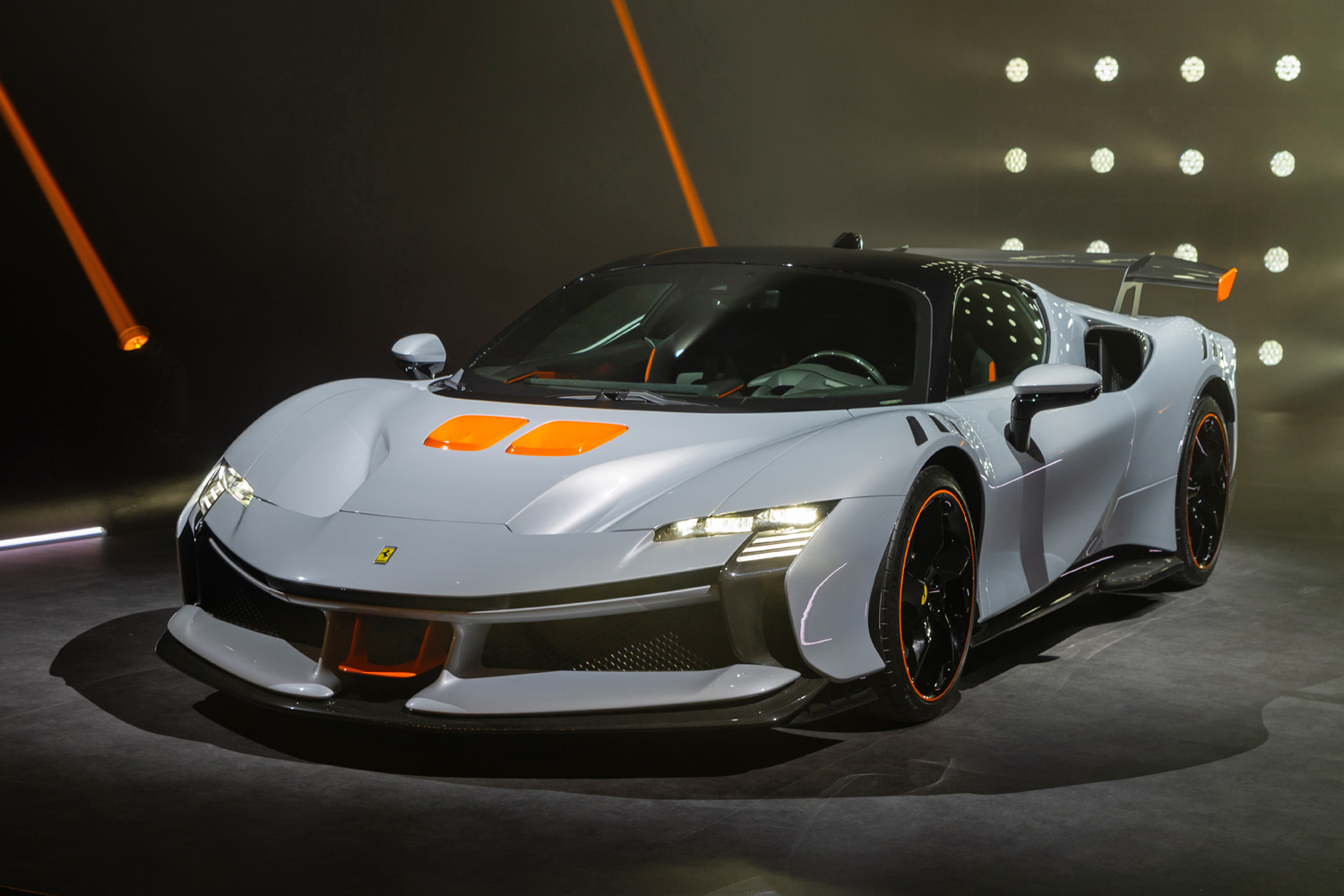 フェラーリが「SF90 XXストラダーレ」を日本初公開 799台限定の