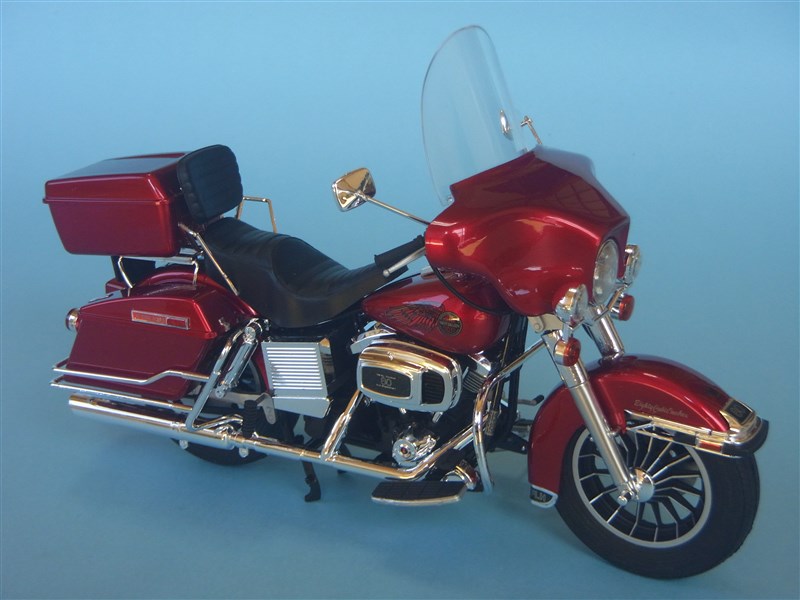 2017年3月号 ＞ バイクプラモデル製作 ＞ ハーレー・ダビッドソンFLH