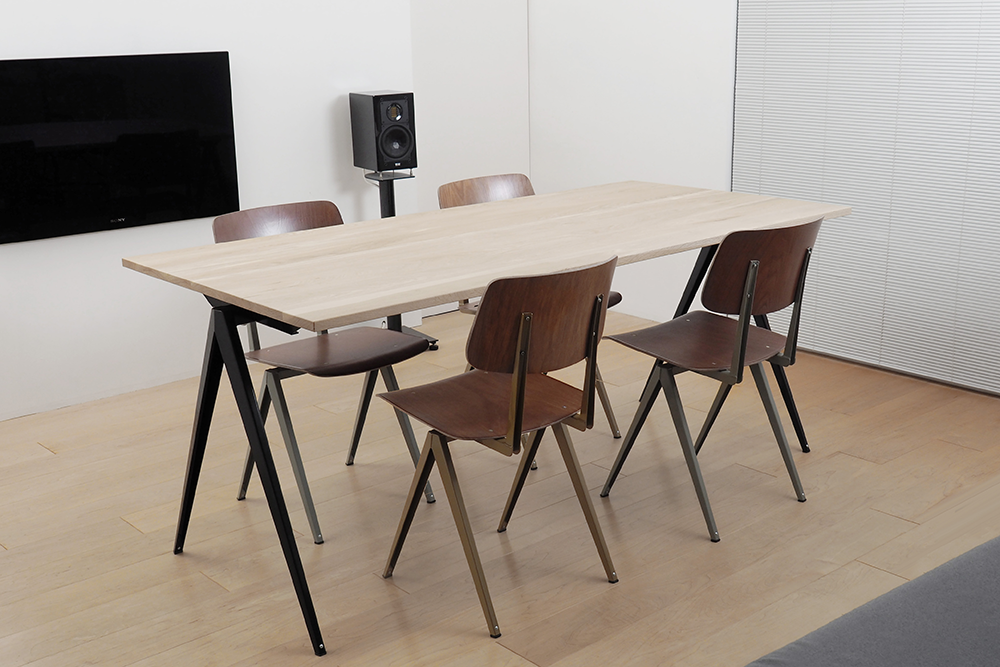 Galvanitas TD.4 ソリッドウッドテーブル