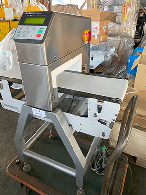 アンリツ非防水金属検出器(通過幅×通過高さW300×H80mm)KD8013Aレンタル