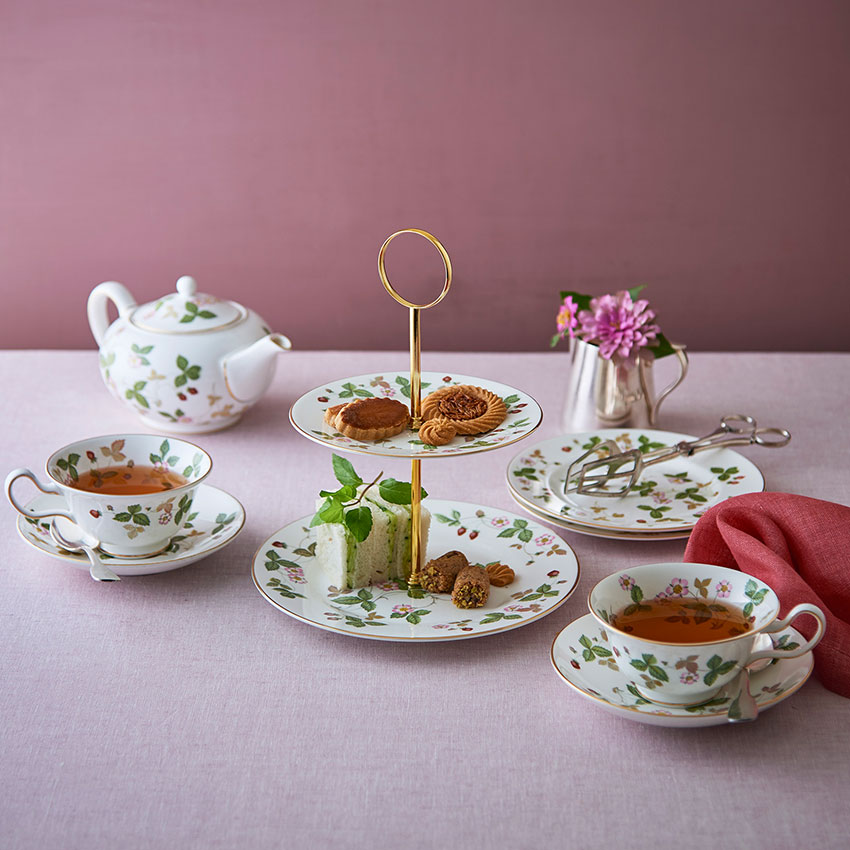 ワイルド ストロベリー 2段ケーキスタンド|WEDGWOOD公式オンラインストア