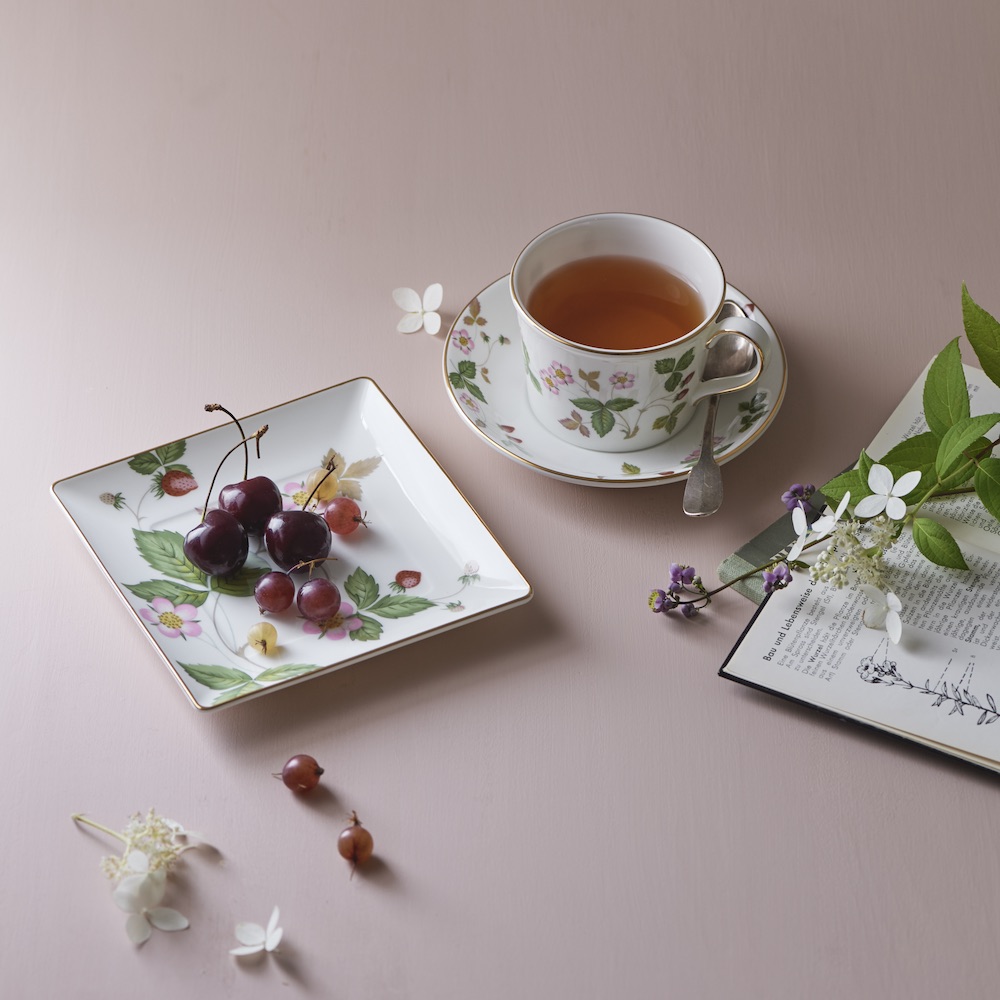 ワイルド ストロベリー スクエア トレイ|WEDGWOOD公式オンラインストア