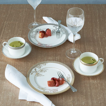 ウエッジウッド プラチナアクセントプレート2枚とソーサーとマグカップ