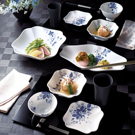 ストロベリー ブルーム インディゴ スクエアボウル|WEDGWOOD公式