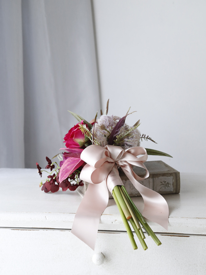 ピンクカラーとアンスリュームのアームブーケ・ブートニアセット