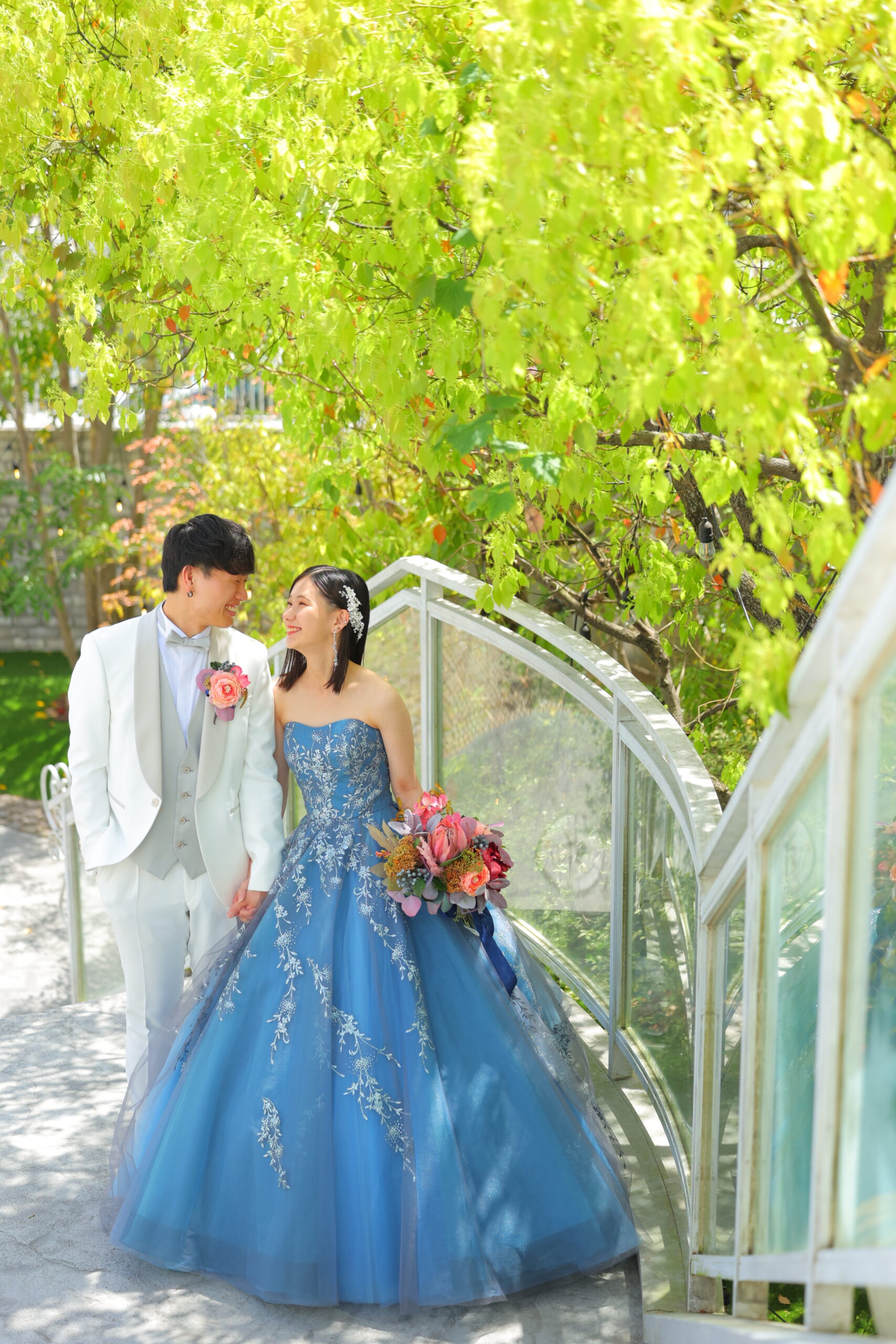 最新トレンドで華やかさを引き立てる！新作カラードレス特集