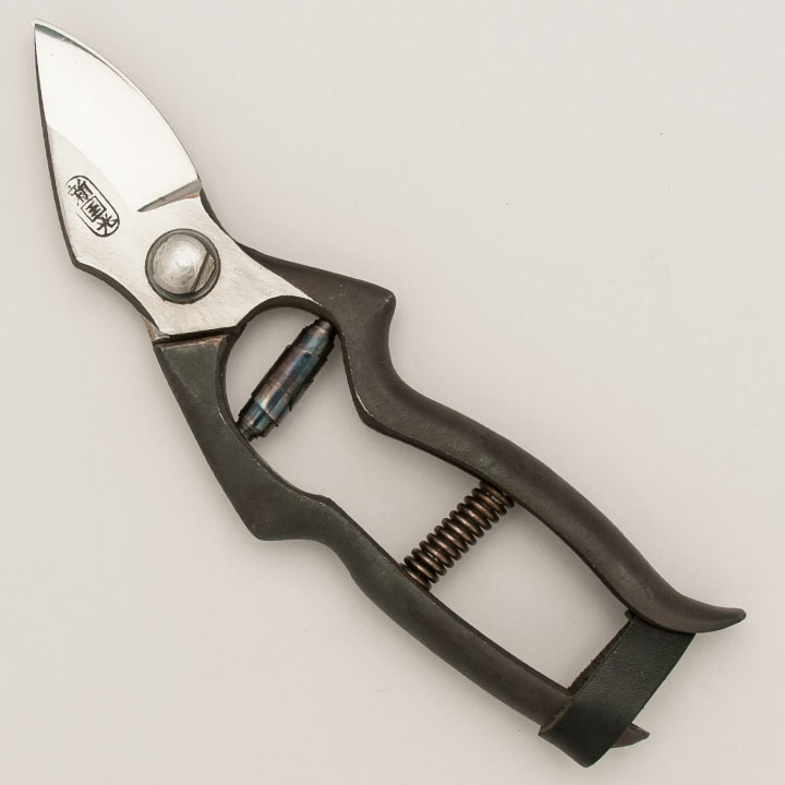 新国光】剪定鋏〈津軽型〉皮止め【桐箱入り】｜東北打刃物株式会社