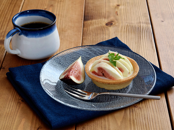 おしゃれなガラス製プレートは、前菜皿、取り皿、カットケーキなどの