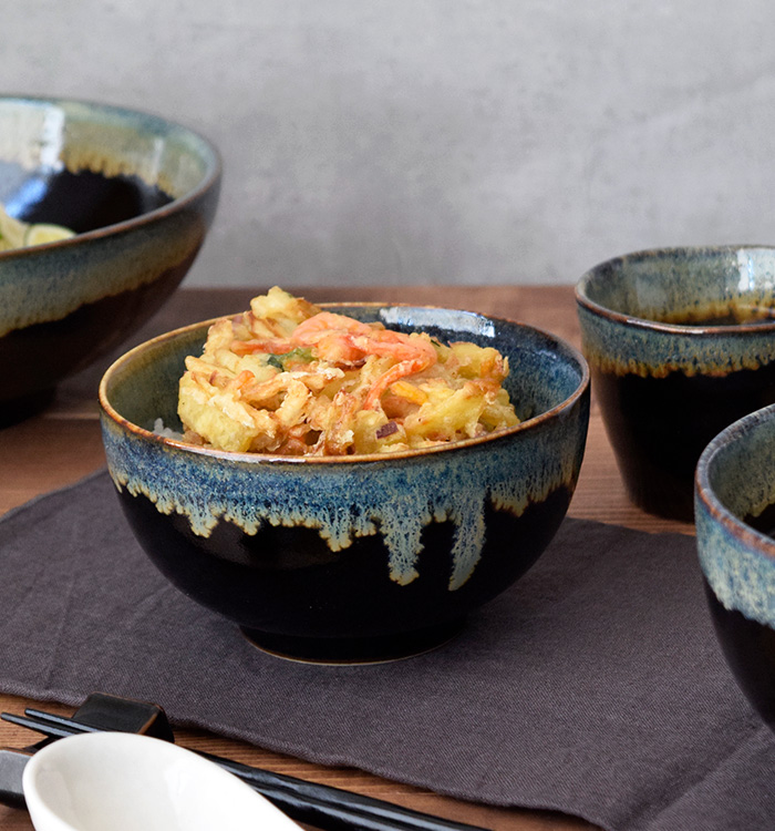 器の個性を楽しめる天目白流しの食器。和食器らしいおしゃれな小丼です