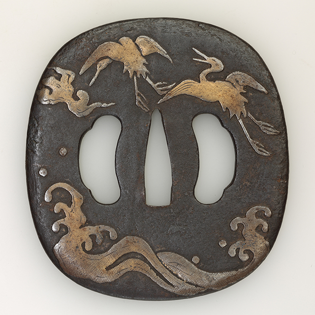 鉄地特大鍔鐔(甲冑師軍配透かし)室町時代〜江戸時代箱付き