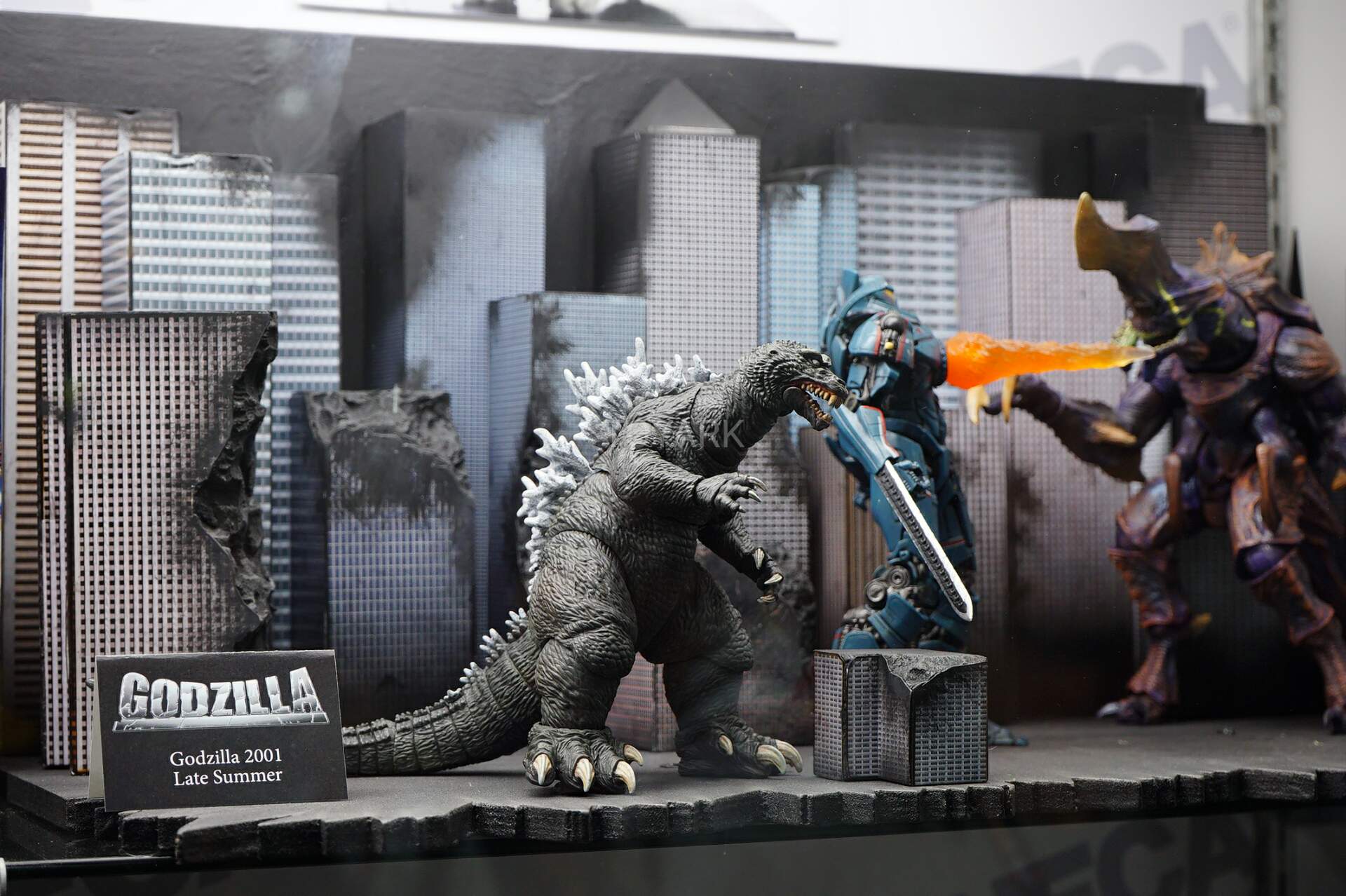 SDCC 2016 - NECA GMK Godzilla - The Toyark - News