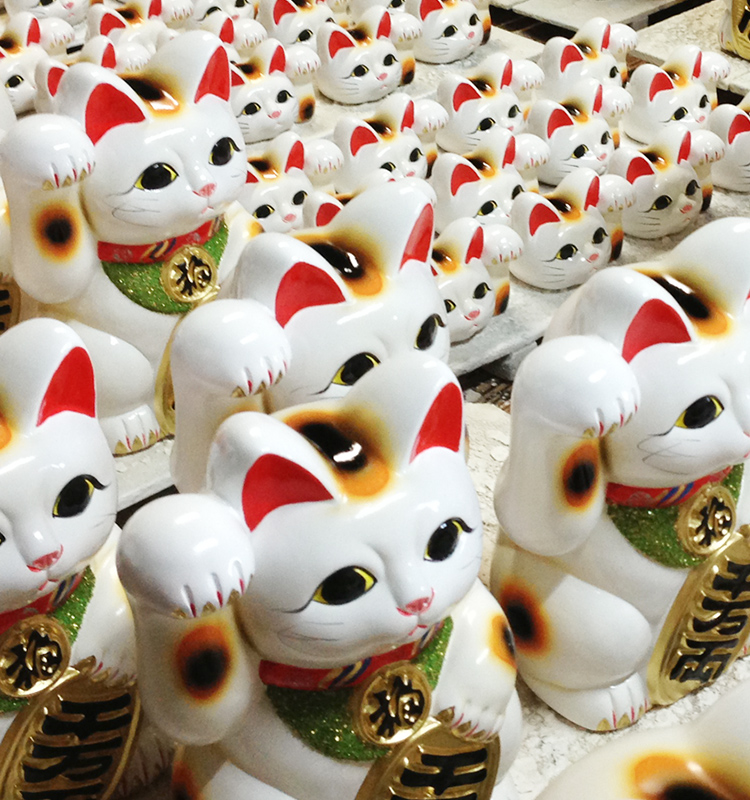 株式会社梅月冨本人形園｜常滑焼招き猫の窯元｜日本シェア80％