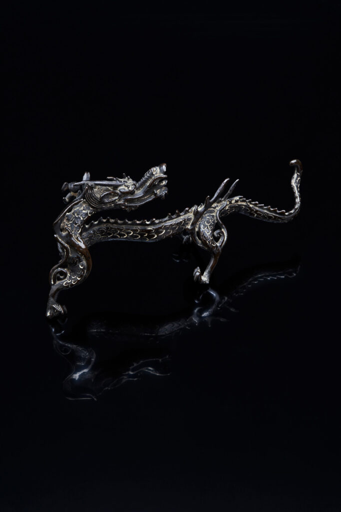 古銅雨龍形筆架 - 名古屋・徳川美術館 | The Tokugawa Art Museum