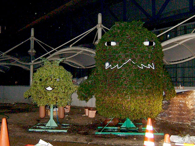 愛知万博キャラクター～モリゾー・キッコロのトピアリー – 植物アート
