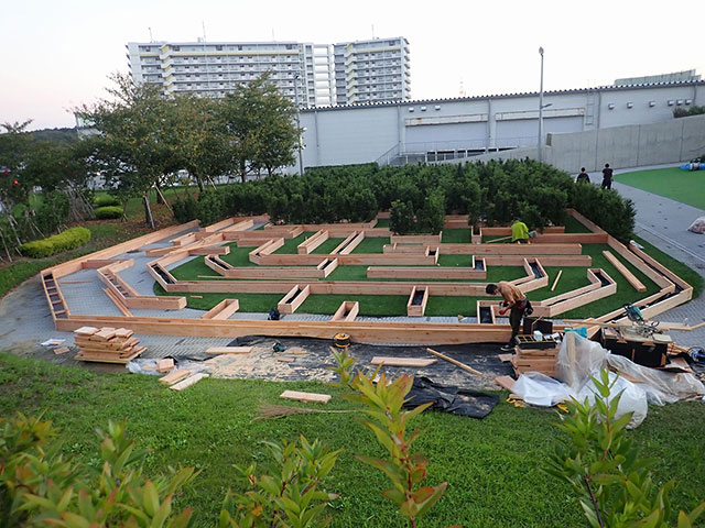 巨大トピアリー迷路」出現！～テレビ朝日「博士ちゃん」イベント