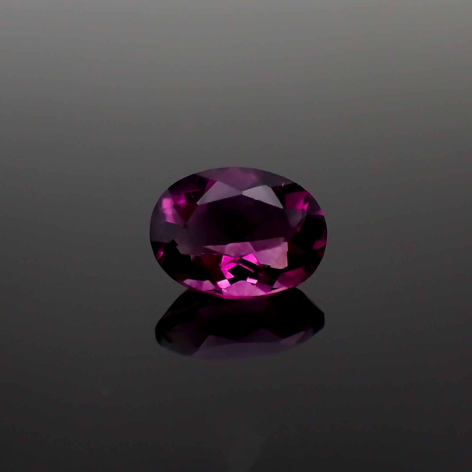 ピンクパープルフローライト 中国産 1.47ct / 8.2x6.2mm前後