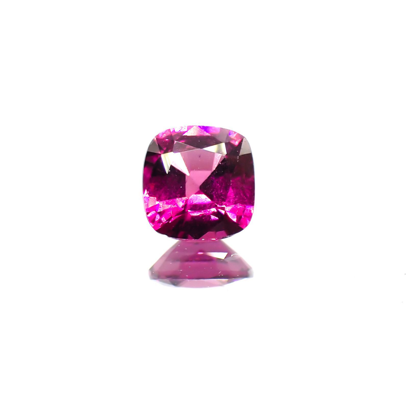 グレープガーネット(宝石名ロードライト・ガーネット)ブラジル産 0.9ct