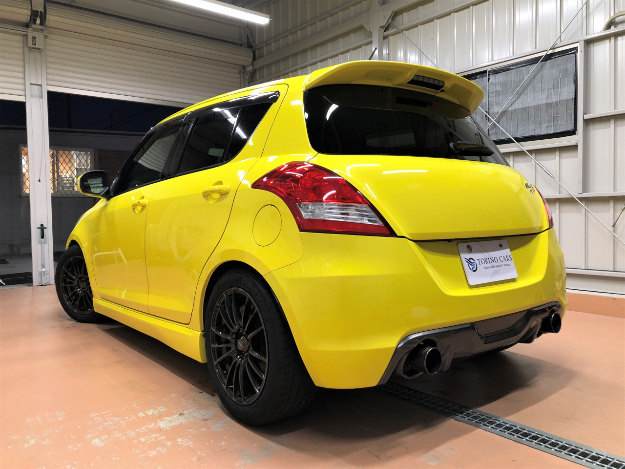 SUZUKI SWIFT SPORTS（ZC32S 6MT）販売前メンテナンス 外装徹底清掃