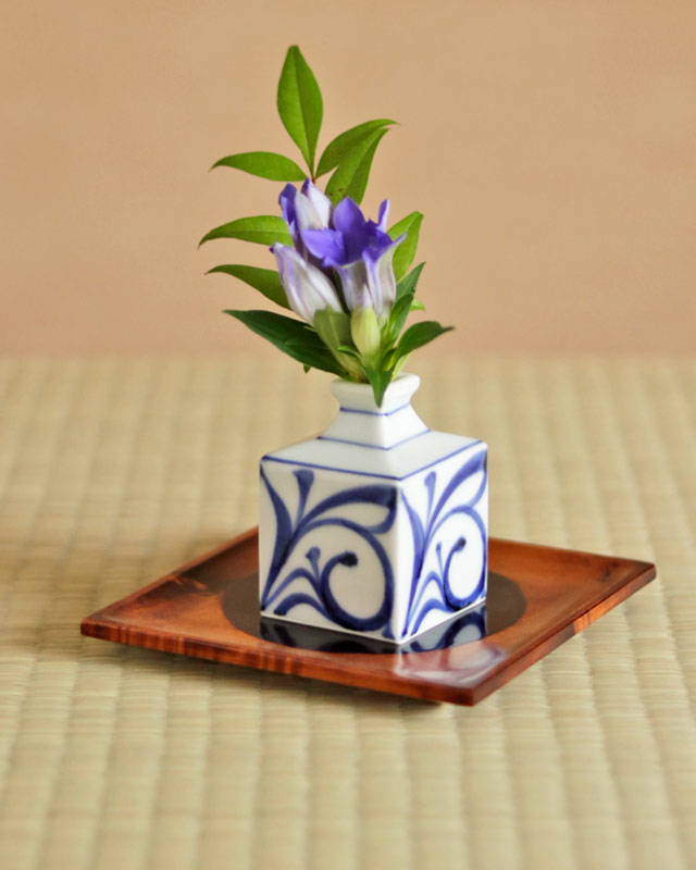 砥部焼の和食器 梅山窯の花器 【砥部工房 からくさ】