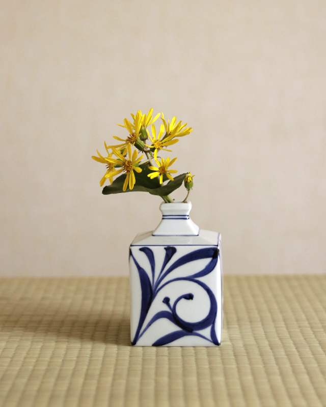 砥部焼の和食器 梅山窯の花器【砥部工房 からくさ】