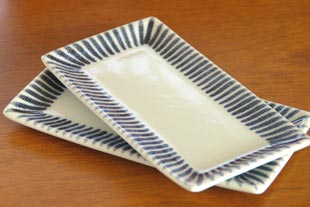 砥部焼の和食器 梅山窯の角皿 【砥部工房 からくさ】