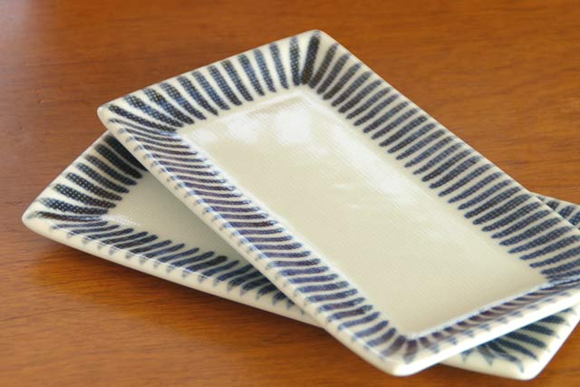 砥部焼の和食器 梅山窯の角皿 【砥部工房 からくさ】