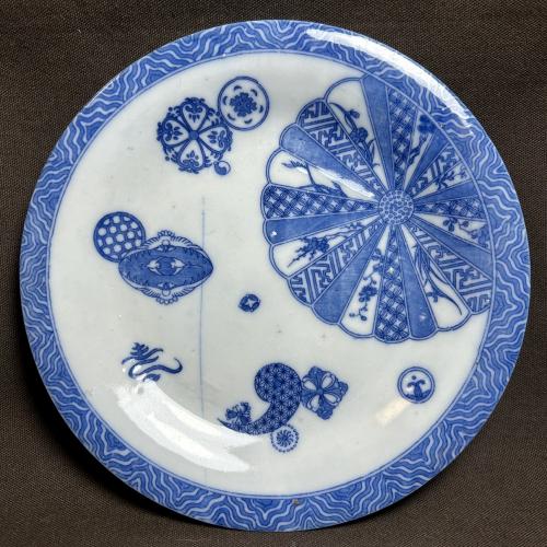 幾何学模様に菊図印判中皿 /583│埼玉県熊谷市のの骨董品専門店「雑貨