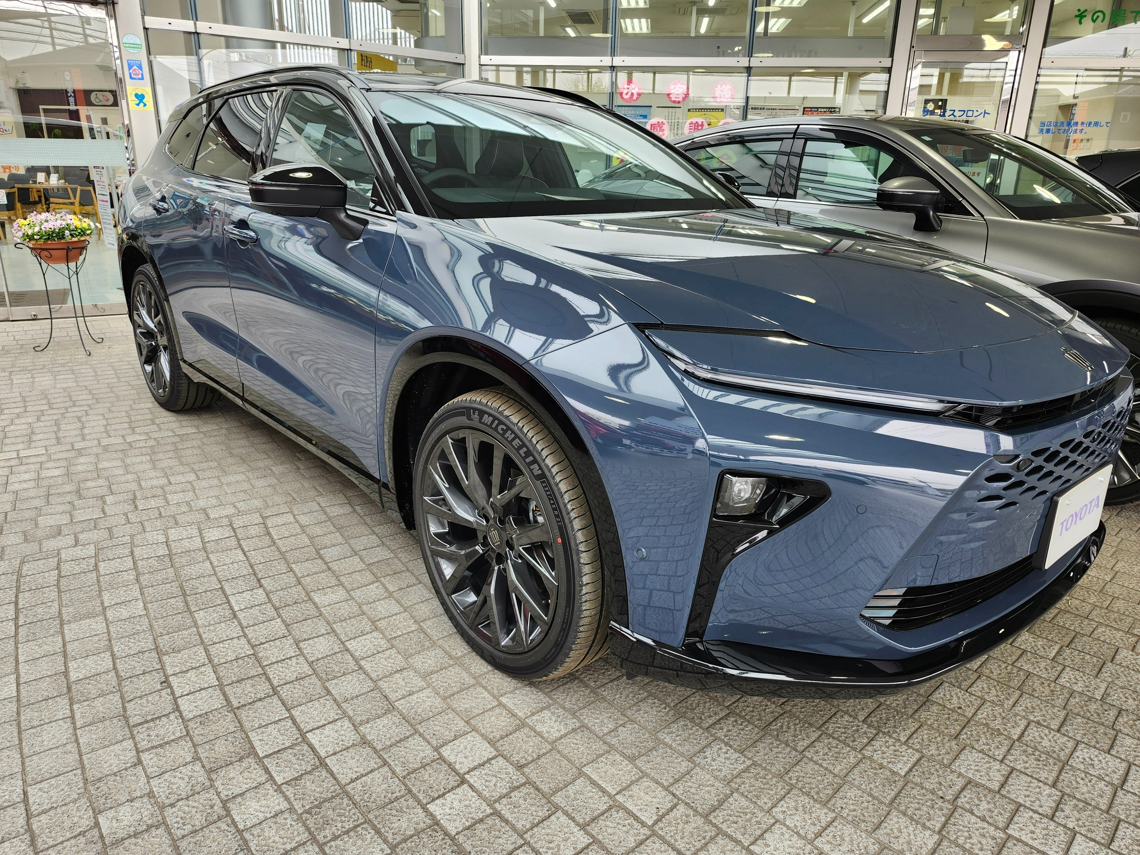 非売品]トヨタ 新型クラウンエステート マッシブグレー 第4のクラウン