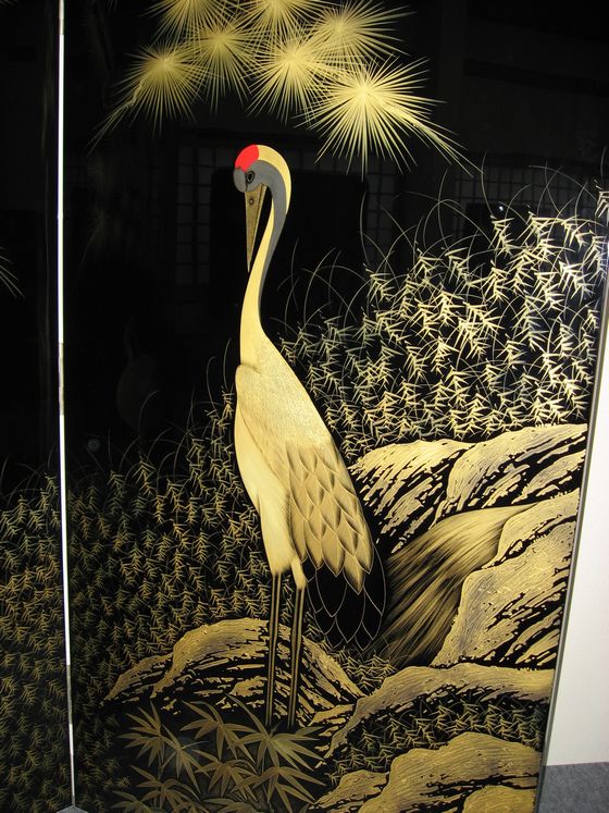 輪島塗家具 屏風・夫婦鶴沈金は、迫力のある沈金の鶴が豪華な屏風