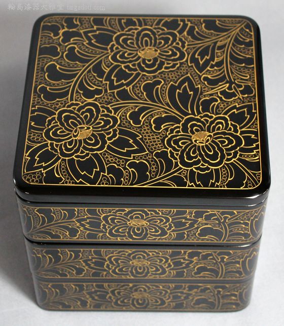 三段重箱 牡丹唐草沈金 302,500円（税込） | 輪島塗の塗師屋 輪島漆器