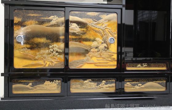 飾り棚 山水蒔絵 12,100,000円（税込） | 輪島塗の塗師屋 輪島漆器大雅