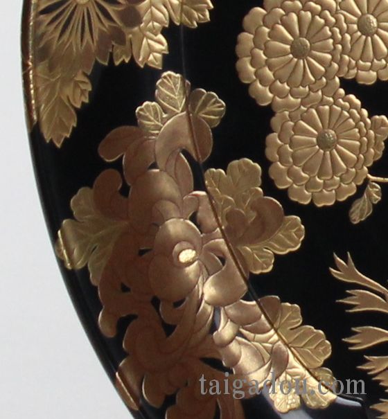 高杯菊づくし蒔絵 非売品 | 輪島塗の塗師屋 輪島漆器大雅堂（公式サイト）